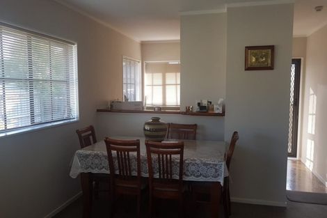 Photo of property in 2/20 Sturges Road, Henderson, Auckland, 0612