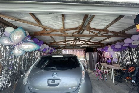 Photo of property in 8 Pahi Place, West Harbour, Auckland, 0618