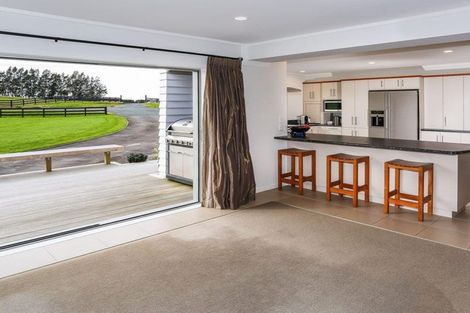 Photo of property in 42 Bream Revel Way, Karaka, Papakura, 2580