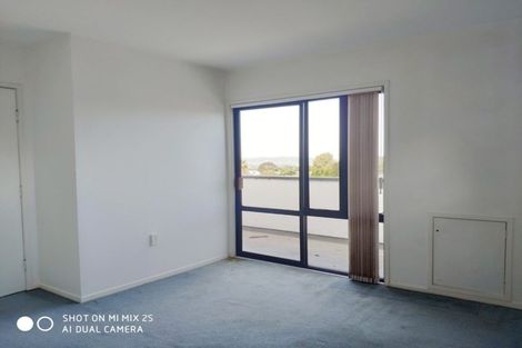Photo of property in 10 Forsythe Place, Massey, Auckland, 0614