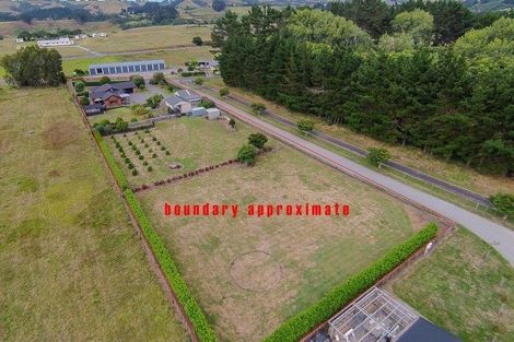 Photo of property in 12 Beach Road, Urenui, 4377