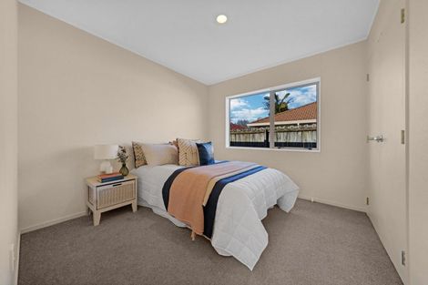 Photo of property in 1/15 Tolben Place, Golflands, Auckland, 2013