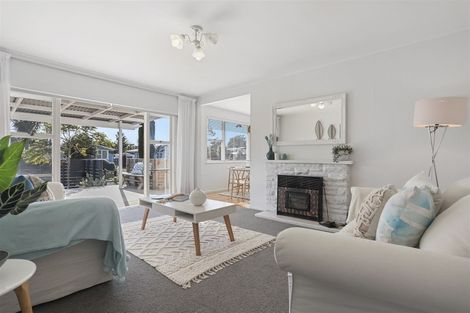 Photo of property in 3 Clinton Avenue, Te Atatu Peninsula, Auckland, 0610