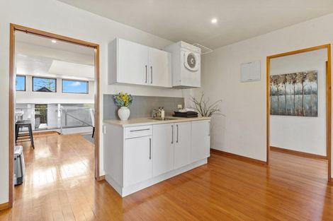 Photo of property in 65 Forrest Hill Road, Milford, Auckland, 0620