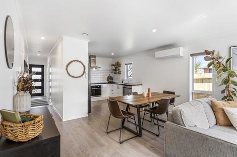 Photo of property in 8 Reserva Crescent, Kumeu, 0810