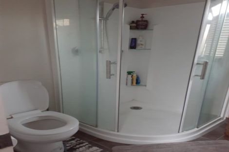 Photo of property in 11 Channel View Road, Campbells Bay, Auckland, 0630