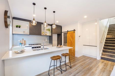 Photo of property in 6 Barrique Road, Kumeu, 0810