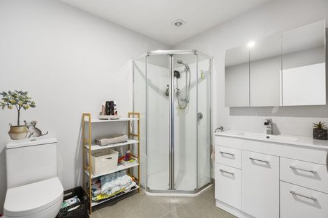 Photo of property in 5/11 Ray Small Drive, Papakura, 2110