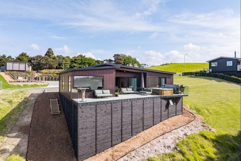 Photo of property in 13 Starlight Place, Langs Beach, 0582