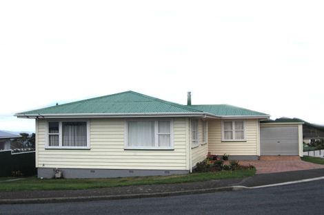 Photo of property in 35 Cotswold Crescent, Newlands, Wellington, 6037