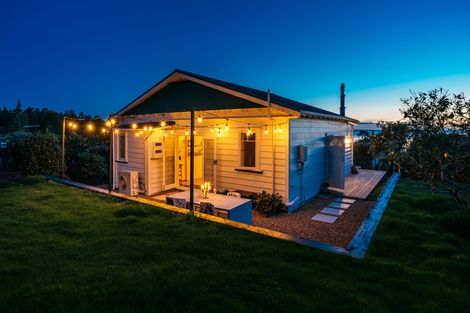 Photo of property in 15 Alison Road, Surfdale, Waiheke Island, 1081