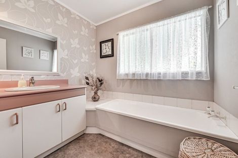 Photo of property in 35 Halyard Close, Flagstaff, Hamilton, 3210