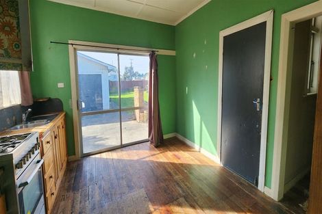 Photo of property in 21 Tongariro Street, Castlecliff, Whanganui, 4501