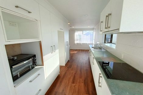 Photo of property in 9 Lisa Rise, Half Moon Bay, Auckland, 2012