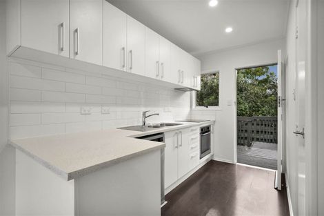 Photo of property in 2/11a Bayside Avenue, Te Atatu Peninsula, Auckland, 0610