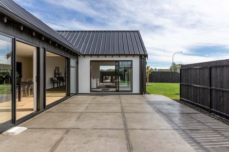 Photo of property in 28 Angus Place, Rangiora, 7400