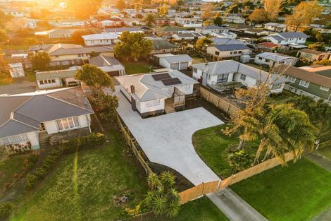 Photo of property in 37 Mckenzie Road, Mangere Bridge, Auckland, 2022