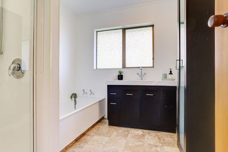 Photo of property in 5 Weraroa Road, Waverley, 4510