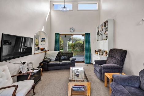 Photo of property in 116 Weraroa Road, Waverley, 4510