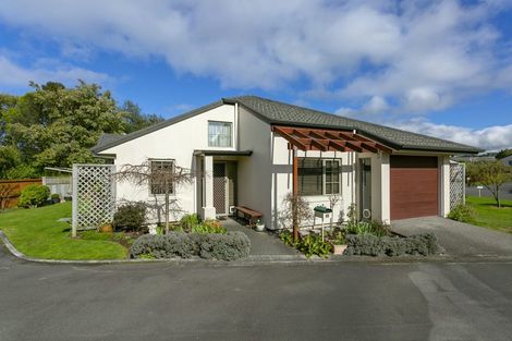 Photo of property in 33 Lakeridge Close, Rangatira Park, Taupo, 3330