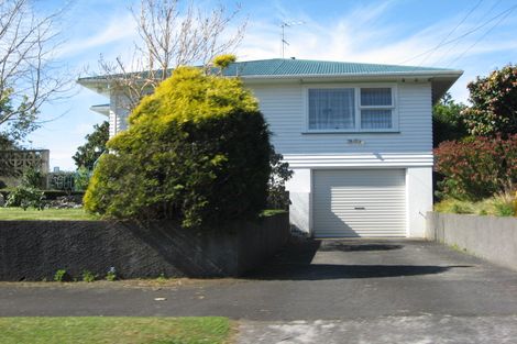 Photo of property in 28 Plympton Street, Brooklands, New Plymouth, 4310