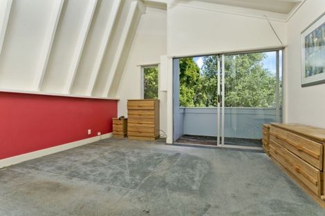 Photo of property in 50 Girrahween Drive, Totara Vale, Auckland, 0629