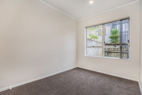 Photo of property in 2/47 Point Chevalier Road, Point Chevalier, Auckland, 1022