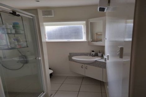 Photo of property in 11 Randwick Road, Northland, Wellington, 6012