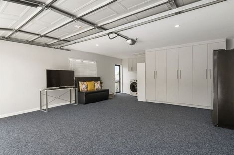 Photo of property in 6 Fairchild Avenue, Goodwood Heights, Auckland, 2105