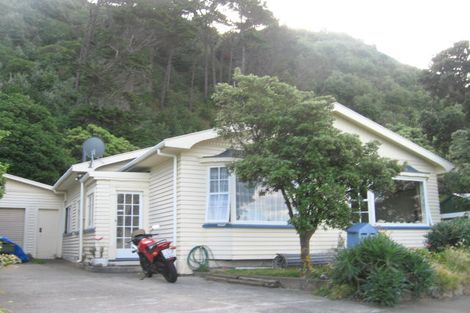 Photo of property in 138 Breaker Bay Road, Breaker Bay, Wellington, 6022