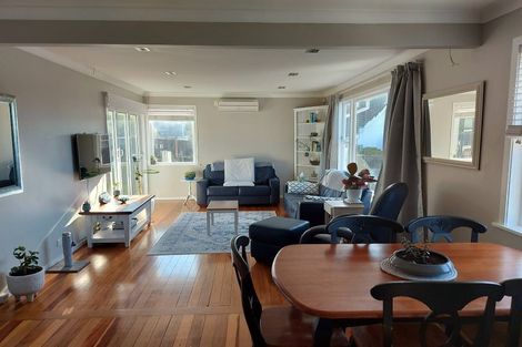 Photo of property in 39 Stewart Drive, Newlands, Wellington, 6037