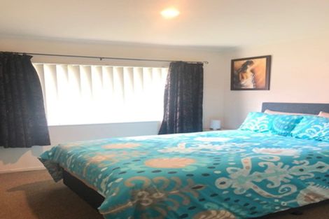Photo of property in 18 Erne Crescent, East Tamaki, Auckland, 2016