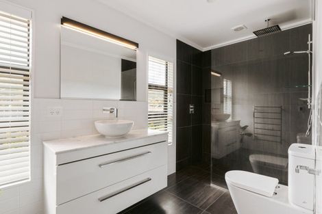 Photo of property in 18 Parlane Drive, Huapai, Kumeu, 0810