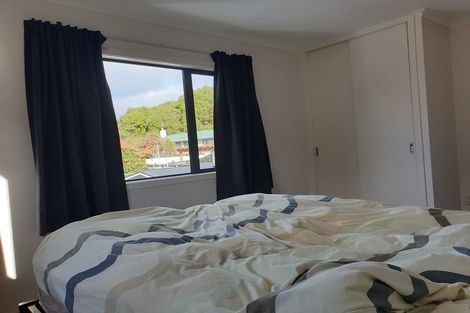 Photo of property in 56a Salford Street, Newlands, Wellington, 6037