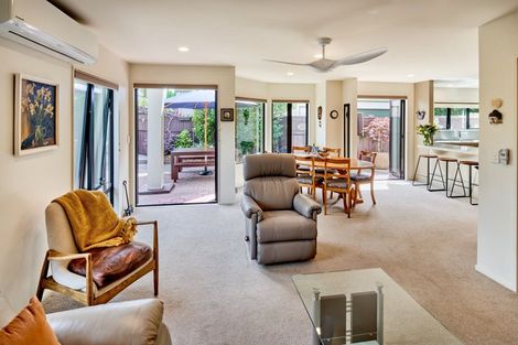 Photo of property in 2/139 Knights Road, Hutt Central, Lower Hutt, 5010