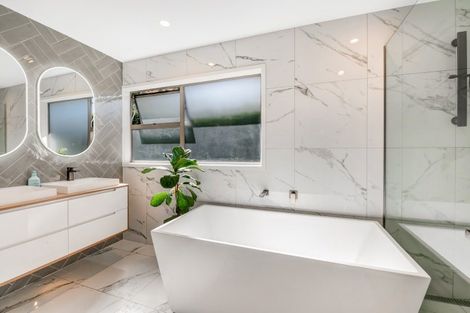 Photo of property in 18 Glengarry Avenue, Manly, Whangaparaoa, 0930