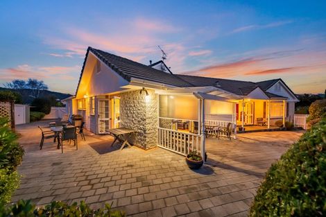 Photo of property in 19 Comeskey Grove, Elderslea, Upper Hutt, 5018