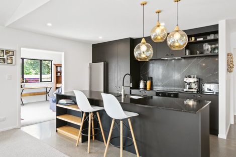 Photo of property in 100 Carthew Street, Okato, 4335