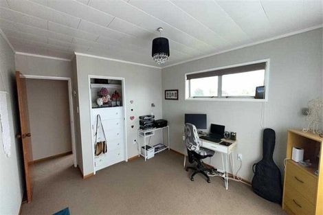 Photo of property in 44 Nevada Drive, Merrilands, New Plymouth, 4312