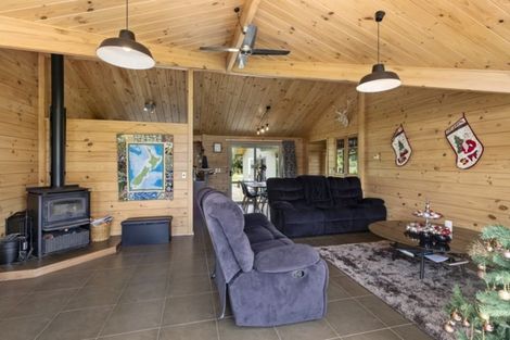 Photo of property in 49 Kakariki Way, Whitemans Valley, Upper Hutt, 5371