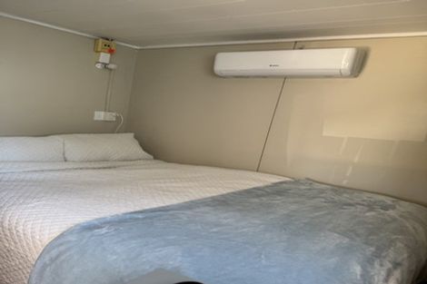 Photo of property in 22 Vina Place, Massey, Auckland, 0614