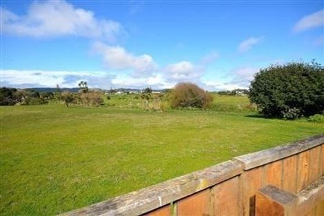 Photo of property in 16 Hastings Street, Waikanae Beach, Waikanae, 5036