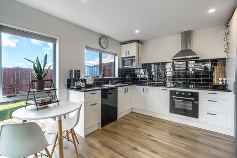 Photo of property in 14 Waikohi Avenue, Glenbrook, 2681