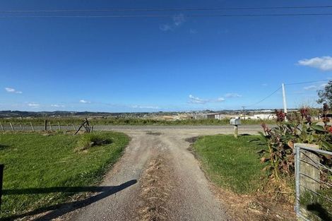 Photo of property in 104 Cemetery Road, Wainui, Silverdale, 0992