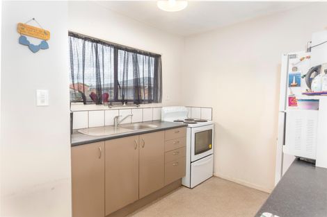 Photo of property in 2/82 Settlement Road, Papakura, 2110