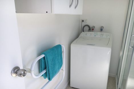 Photo of property in 23 Cave Road, Houghton Bay, Wellington, 6023