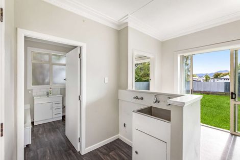 Photo of property in 32 Railway Esplanade, East Gore, Gore, 9710