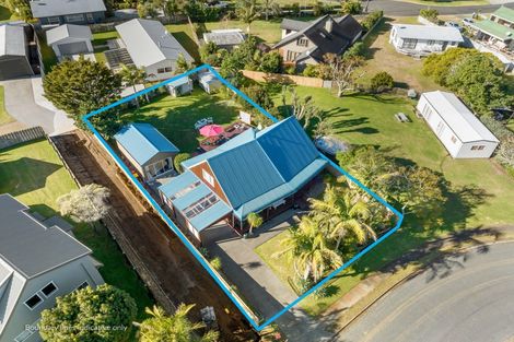 Photo of property in 127 Mckellar Place, Whangamata, 3620
