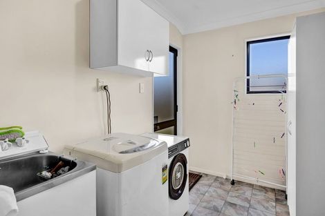 Photo of property in 18 Beech Place, Hawera, 4610