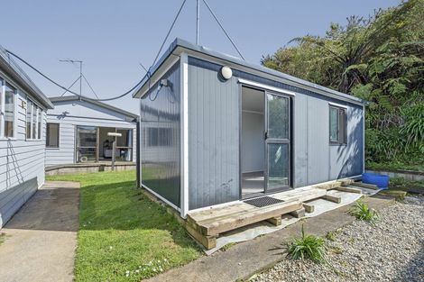 Photo of property in 118 Riversdale Drive, Merrilands, New Plymouth, 4312